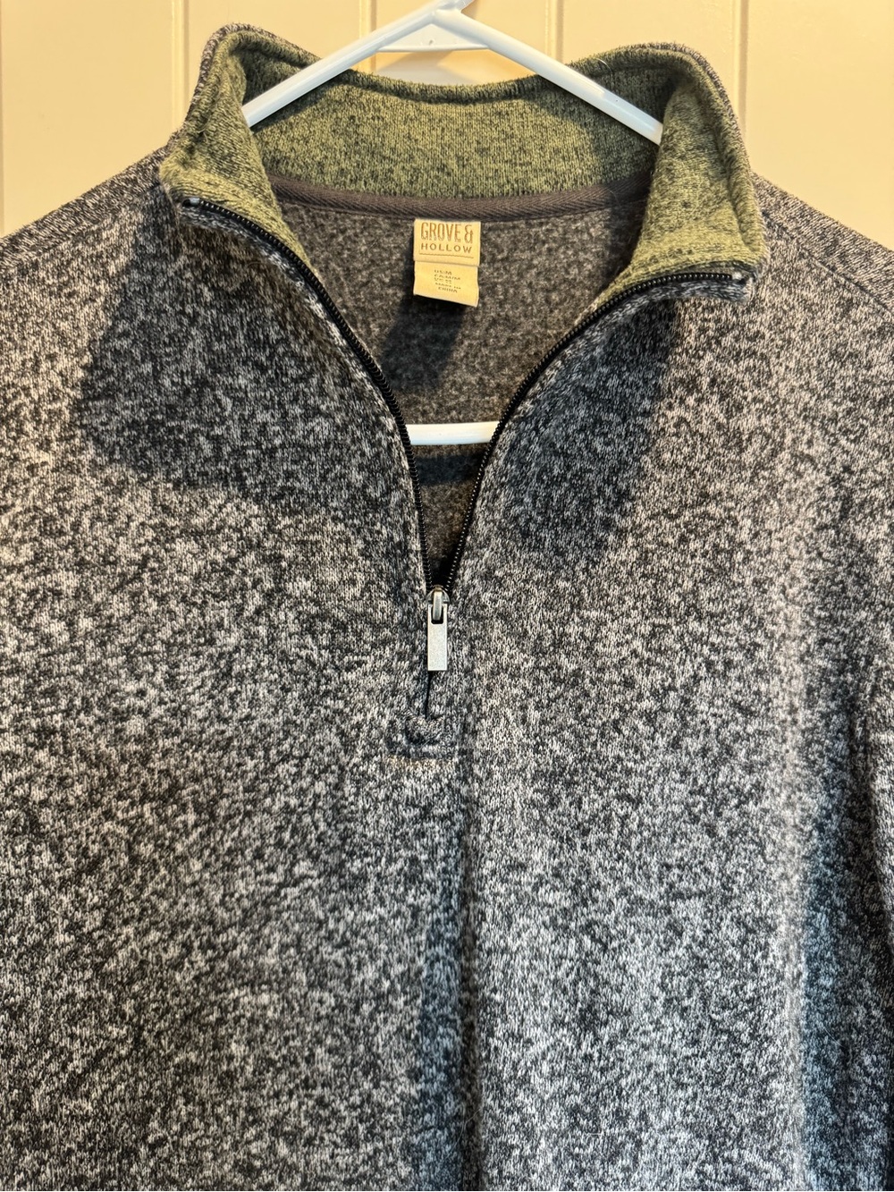 Grove and Hollow men’s Gray quarter zip pullover